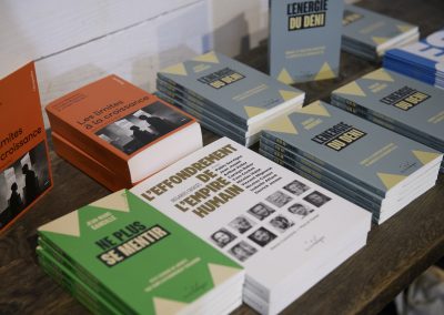 Stands livres du festival à la Bellevilloise ©Frédéric Poletti