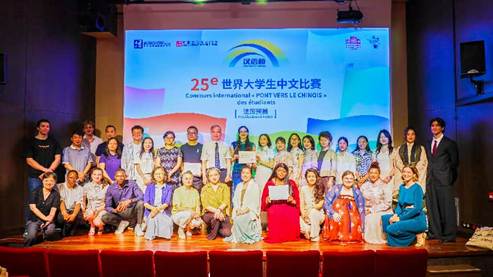 Marième Achille, étudiante en L2 de LCAO, a reçu le deuxième prix de la 25e édition du concours « Pont vers le chinois »