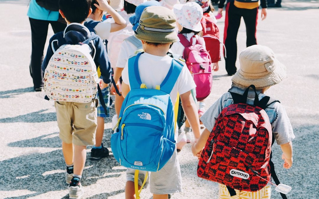 [A LIRE] Poids des cartables, sanitaires : l’école néglige-t-elle le bien-être physique des élèves ?