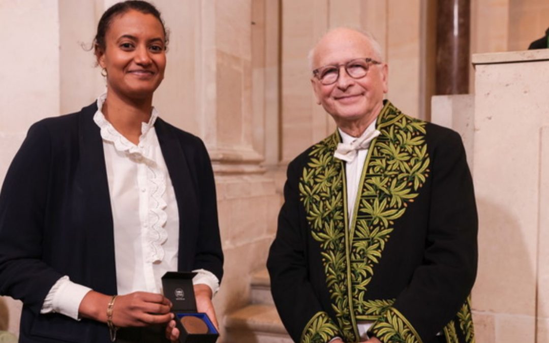 Kristel Chanard reçoit le prix Irène Joliot-Curie 2025, dans la catégorie “Jeune femme scientifique”