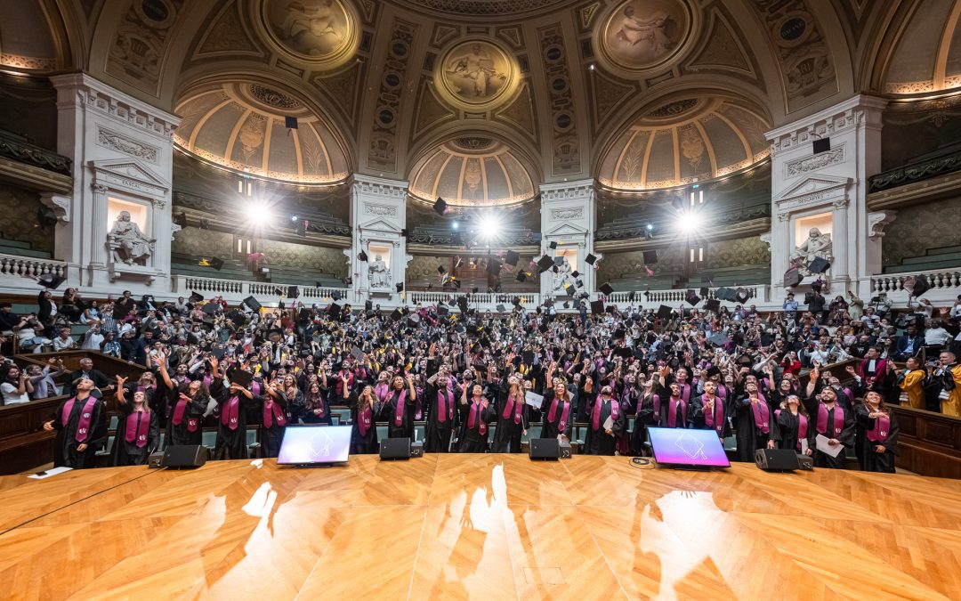La promotion 2025 des docteures et docteurs célébrée dans le Grand Amphithéâtre de la Sorbonne